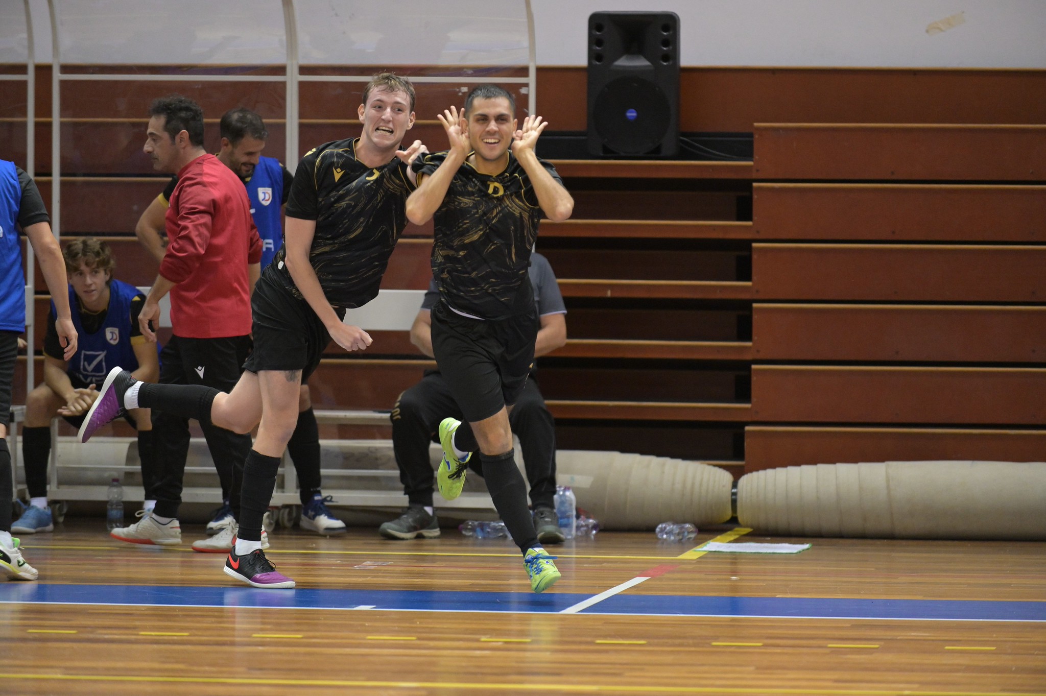 Futsal: Juvenes a cinque stelle nel derby. Il Cosmos incassa la prima sconfitta